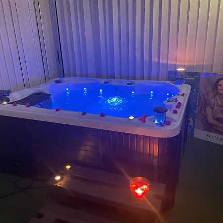 Holiday home Houdarling Chalet En Option Hammam Sauna Jacuzzi Privatif