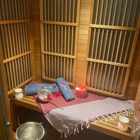 Houdarling Chalet En Option Hammam Sauna Jacuzzi Privatif Nimes